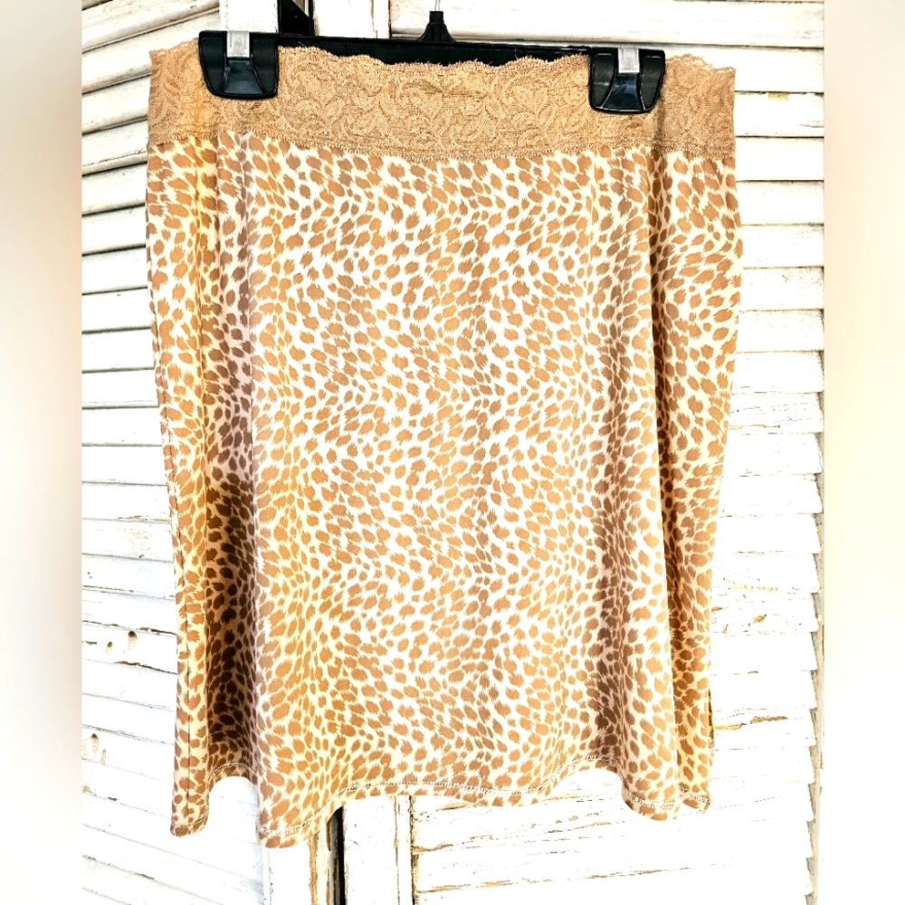 Vanity Fair Leopard Print Half/Skirt Slip Medium 🐆